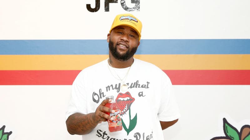 Joe Freshgoods' Latest New Balance Collection Captures Chicago's Black Entrepreneurial Spirit Joe Freshgoods' Latest New Balance Collection Captures Chicago's Black Entrepreneurial Spirit