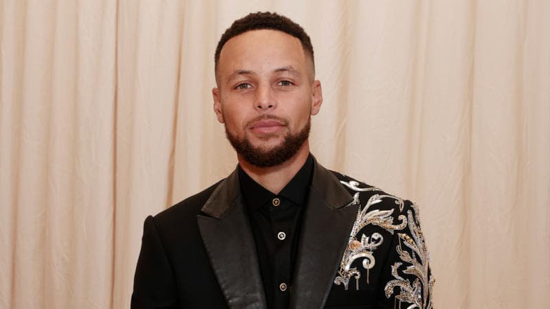 Rare Autographed Stephen Curry Rookie Card Expected To Fetch For Over $500K In Auction Rare Autographed Stephen Curry Rookie Card Expected To Fetch For Over $500K In Auction