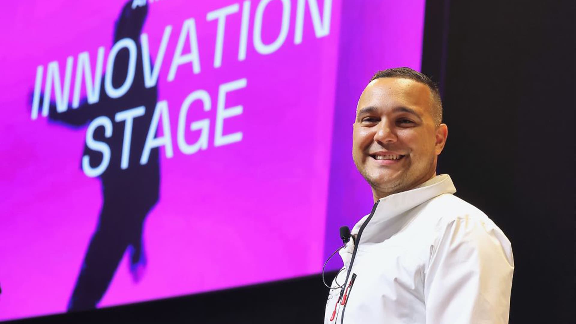 Aaron Samuels Shares His Journey From Performance Poet To Reportedly Launching The First VC Firm To Be Simultaneously Funded By Amazon, Alphabet, And Twitter Aaron Samuels Shares His Journey From Performance Poet To Reportedly Launching The First VC Firm To Be Simultaneously Funded By Amazon, Alphabet, And Twitter