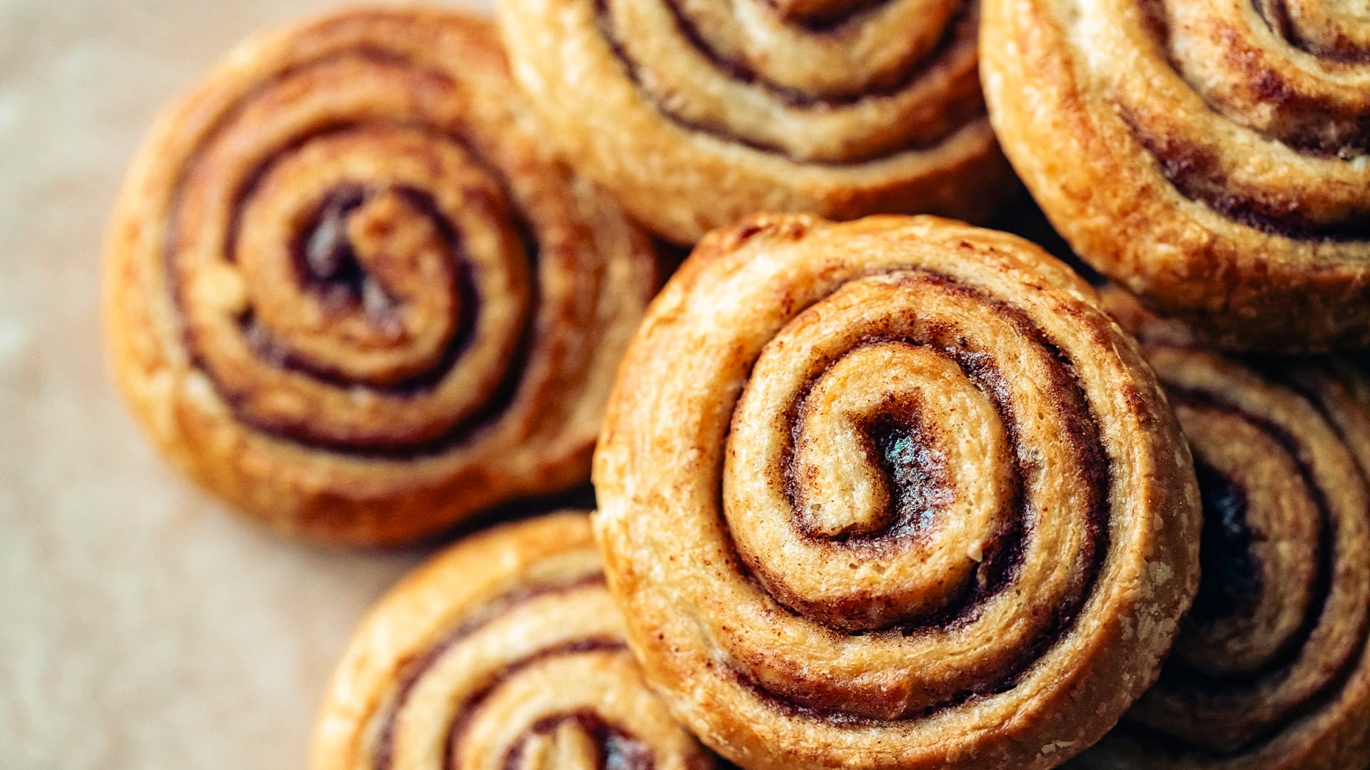 This College Student Had $100 In Her Bank Account When She Started Baking, With The Visibility From TikTok She Is Selling Out At Farmer’s Markets This College Student Had $100 In Her Bank Account When She Started Baking, With The Visibility From TikTok She Is Selling Out At Farmer’s Markets