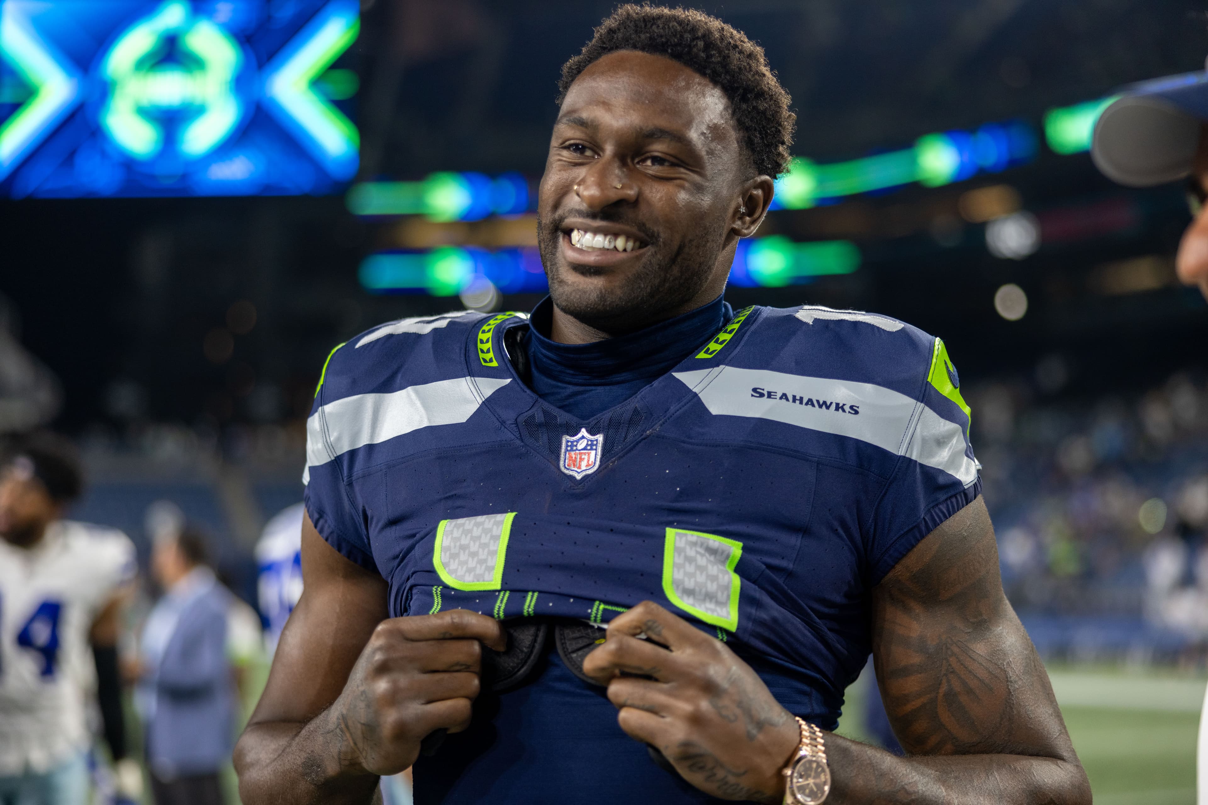 DK Metcalf's 2025 NFL Contract Extension Means He's One Of The Highest-Paid Wide Receivers In The League DK Metcalf's 2025 NFL Contract Extension Means He's One Of The Highest-Paid Wide Receivers In The League